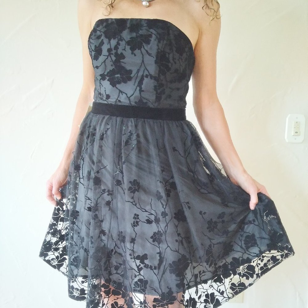 Strapless corset black lace dress